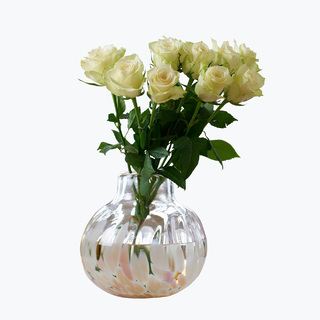 Jubileumsvasen Lykke med hvite roser